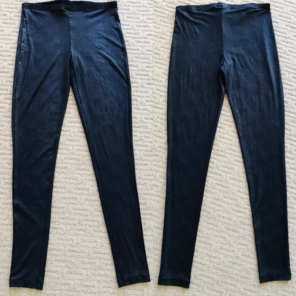 HUE Snakeskin Embossed LEGGINGS Small